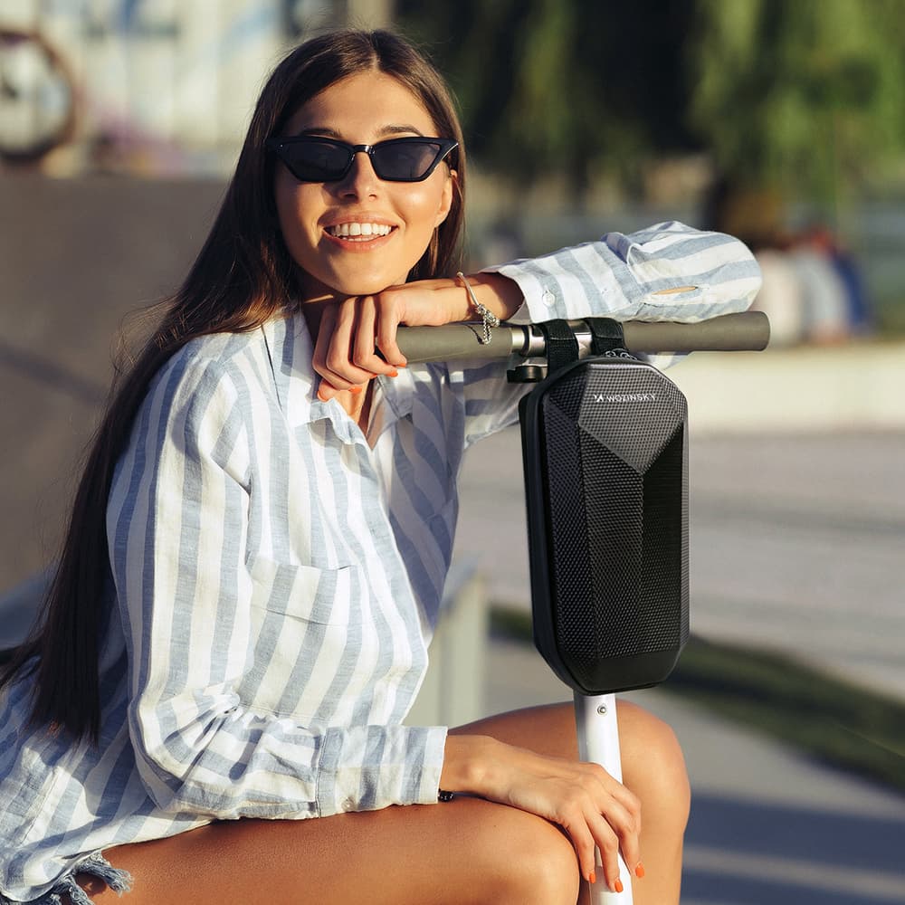 Vodoodporna torba Wozinsky za krmilo skiroja 4L, črna 3
