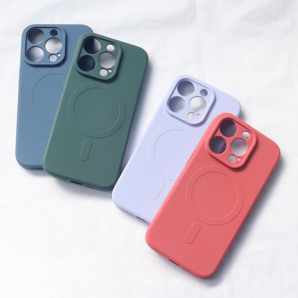 Temno modra MagSafe silikonska ovitek za iPhone 15 Plus 2