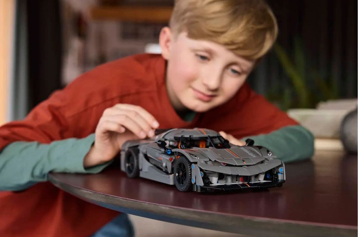 LEGO Technic 42173 Koenigsegg Jesko Absolut 1:8 4
