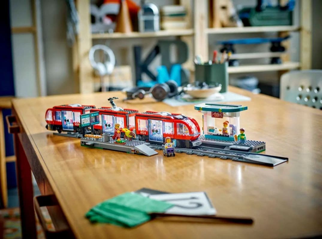 LEGO City 60423 Tramvaj in postaja 2