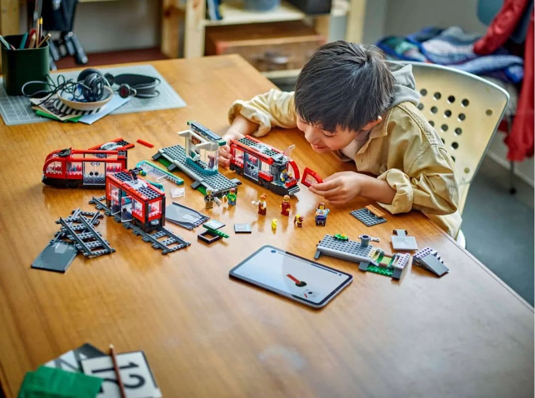 LEGO City 60423 Tramvaj in postaja 3