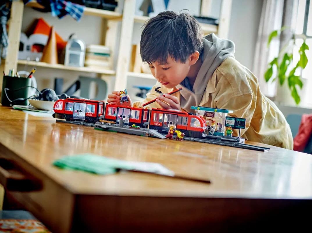 LEGO City 60423 Tramvaj in postaja 4