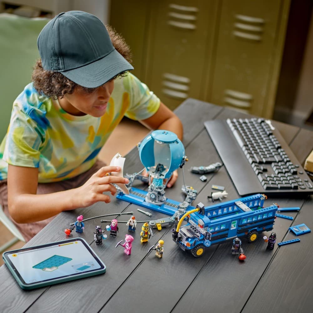 LEGO® Fortnite 77073 Bojni avtobus 5