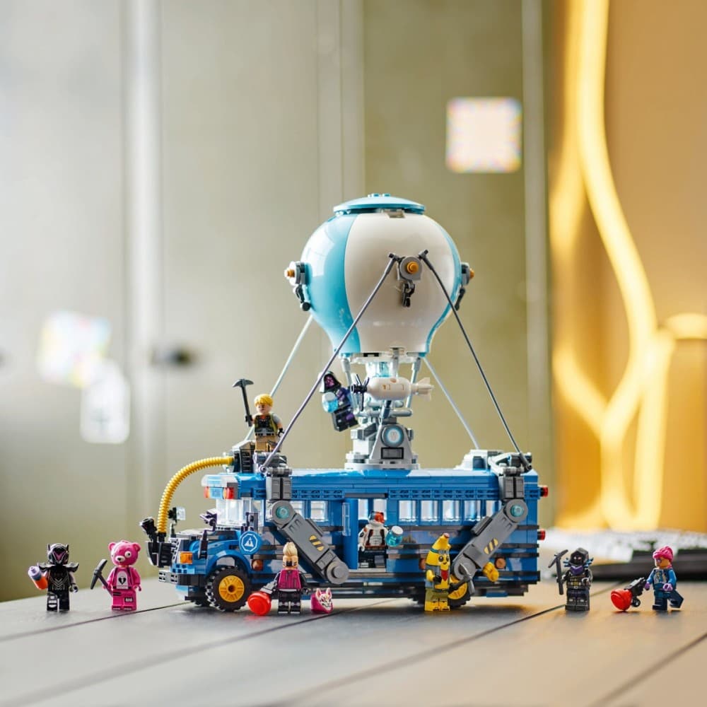 LEGO® Fortnite 77073 Bojni avtobus 7