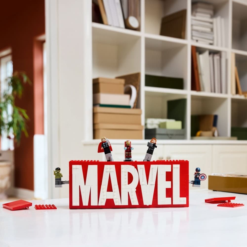 LEGO® Marvel 76313 Logo MARVEL z minifigurkami 4