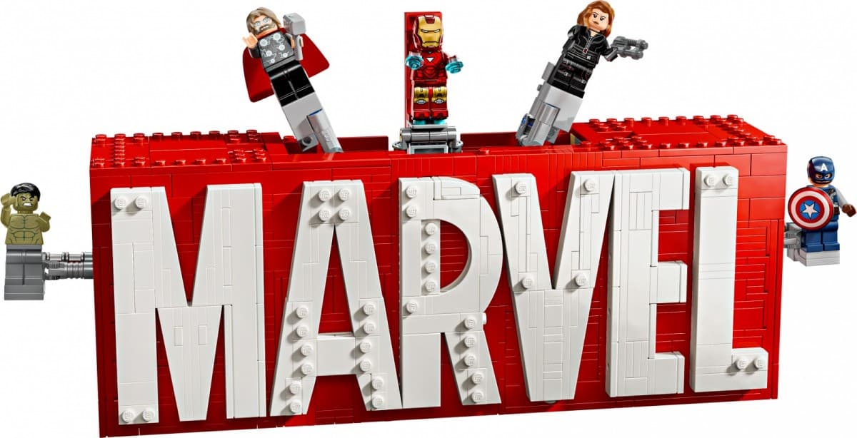 LEGO® Marvel 76313 Logo MARVEL z minifigurkami 8