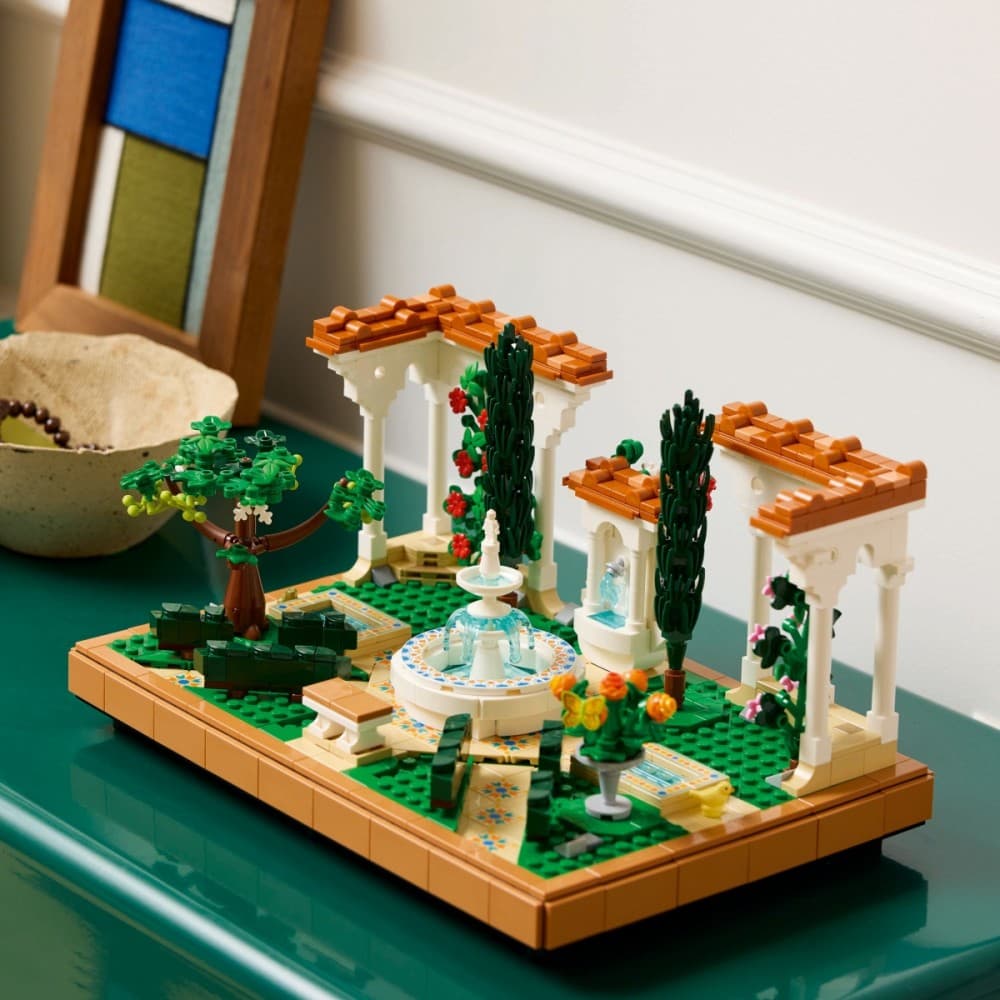 LEGO® Icons 10359 Fontanna v slovenskem vrtu 4