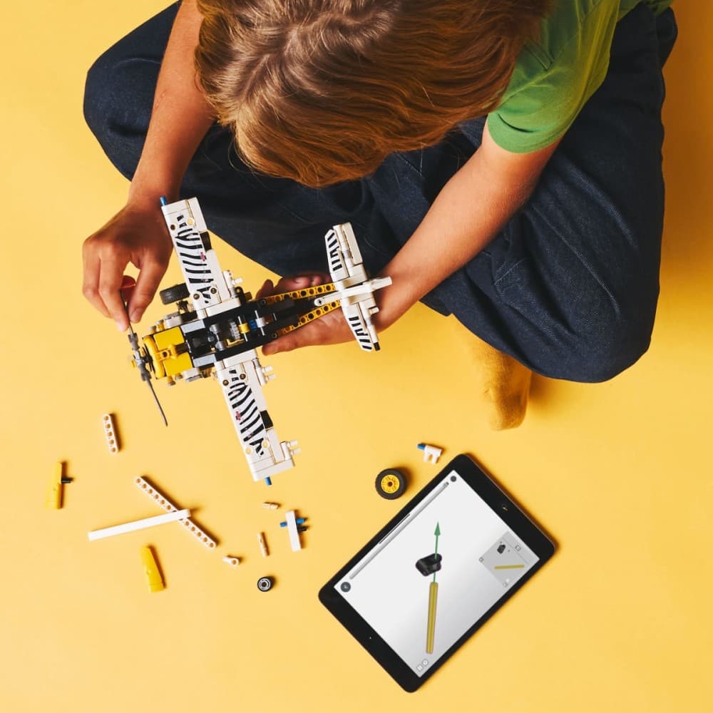 LEGO Technic Tovorno letalo (42198) 5