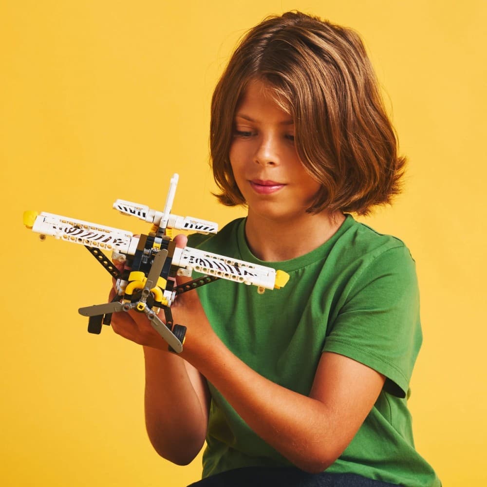 LEGO Technic Tovorno letalo (42198) 6