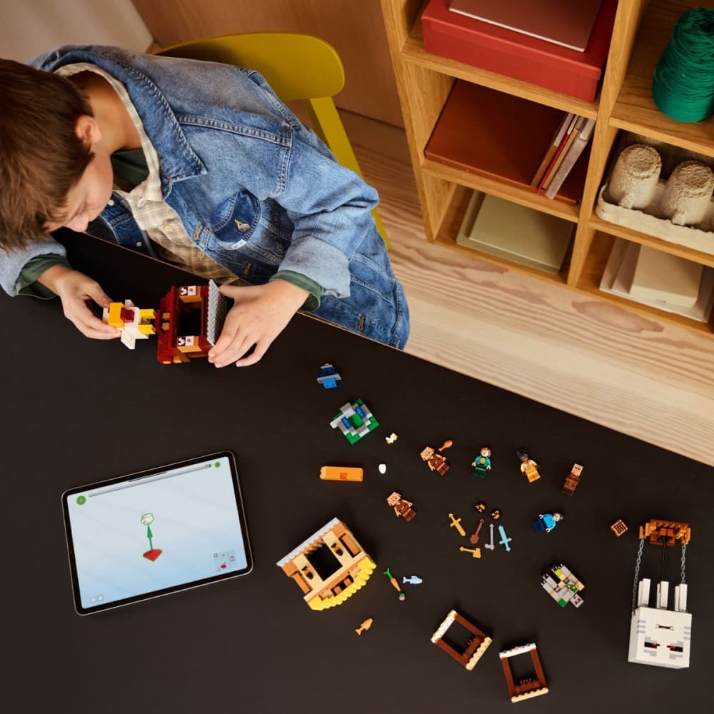 LEGO MINECRAFT 21273 Napad balonskega ghasta na vas 8