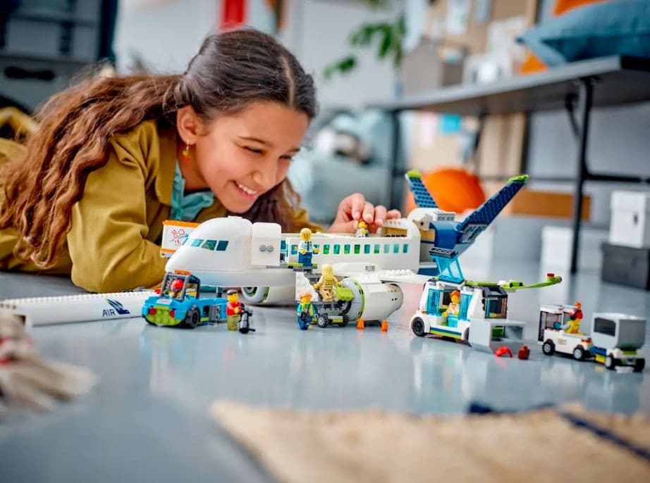 LEGO City 60367 Tovorni potniški letalo 3