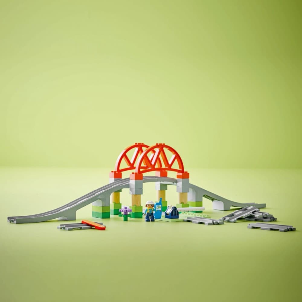 LEGO DUPLO Most in tiri - razširitveni set Gradnja vlakovnih tirov 6