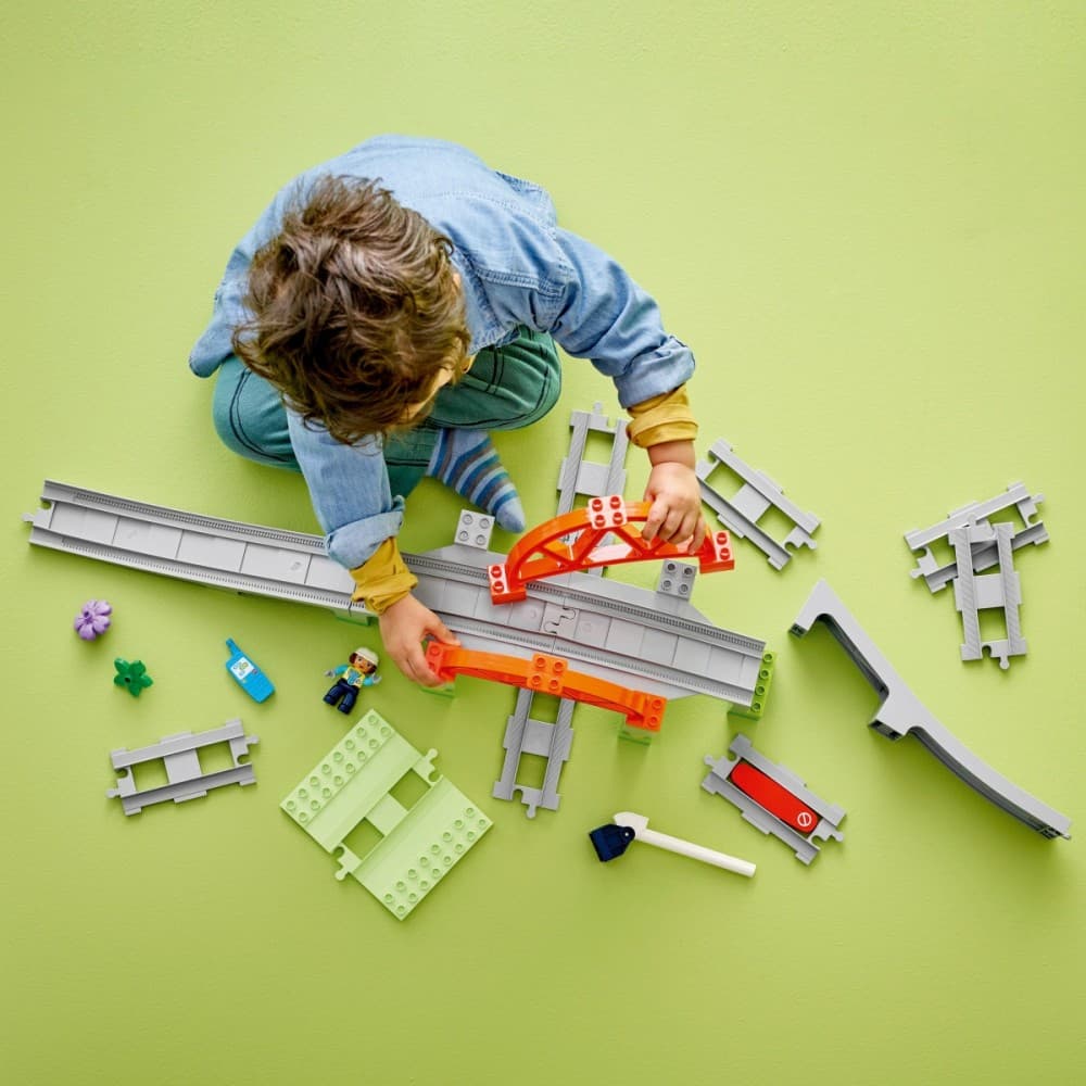 LEGO DUPLO Most in tiri - razširitveni set Gradnja vlakovnih tirov 8