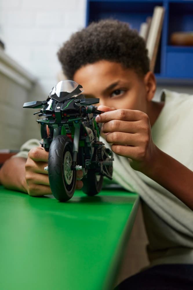 LEGO Technic Motocikel Kawasaki Ninja H2R 42170 5