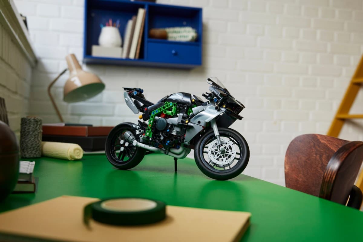LEGO Technic Motocikel Kawasaki Ninja H2R 42170 6