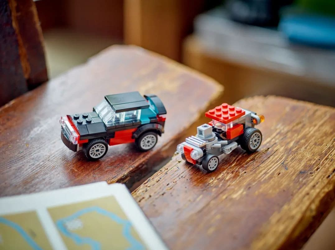 LEGO Creator 3v1: Tovornjak s platformo in helikopterjem (31146) 2
