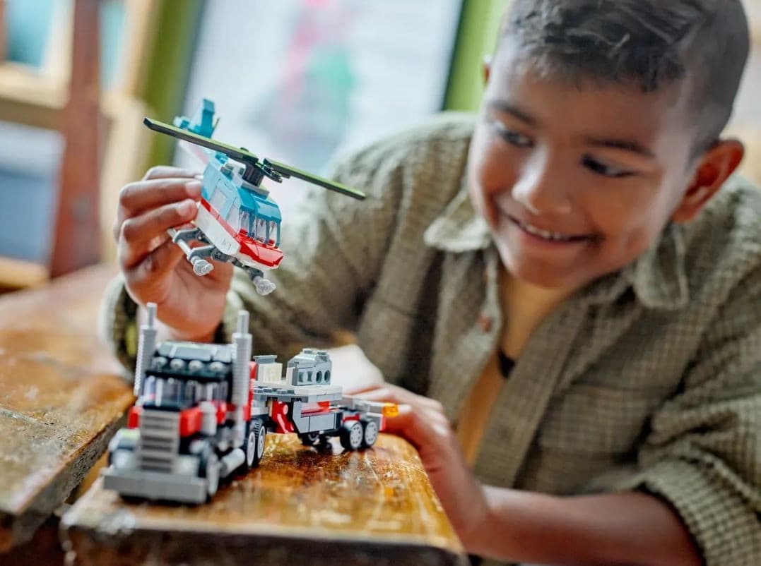 LEGO Creator 3v1: Tovornjak s platformo in helikopterjem (31146) 4