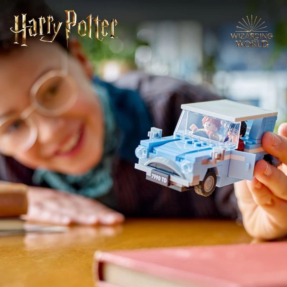 LEGO Harry Potter 76424 Letači Ford Anglia 4