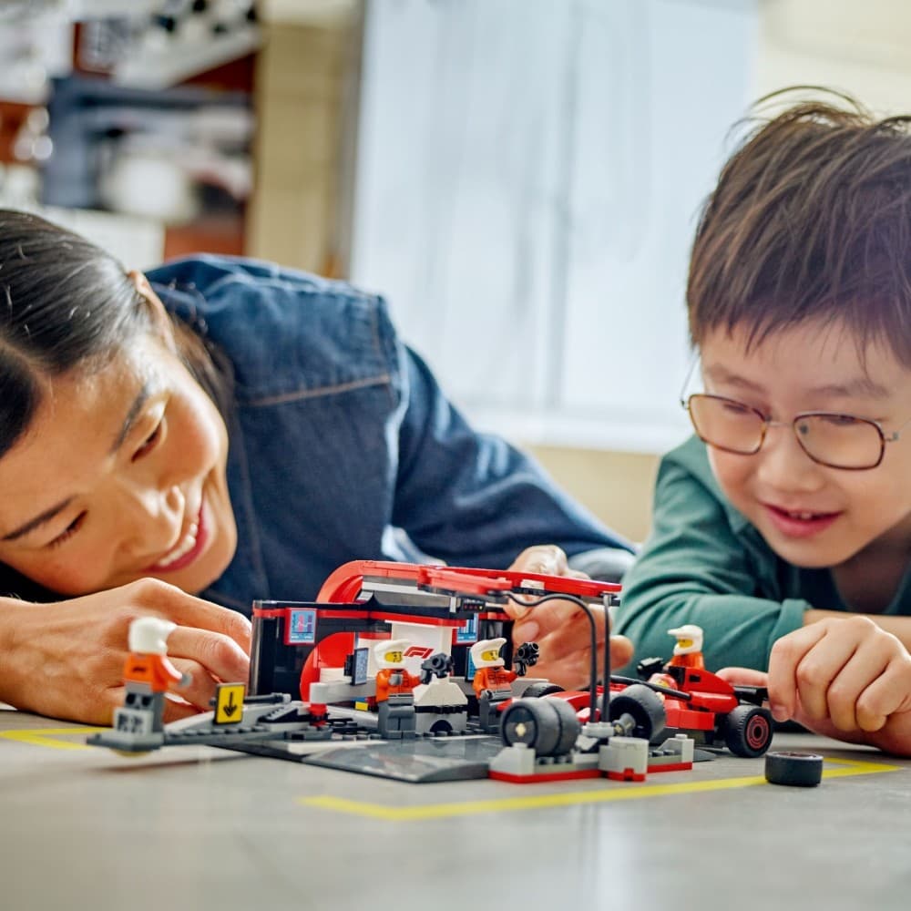 LEGO City 60443 Ferrari F1 Pit Stop 6