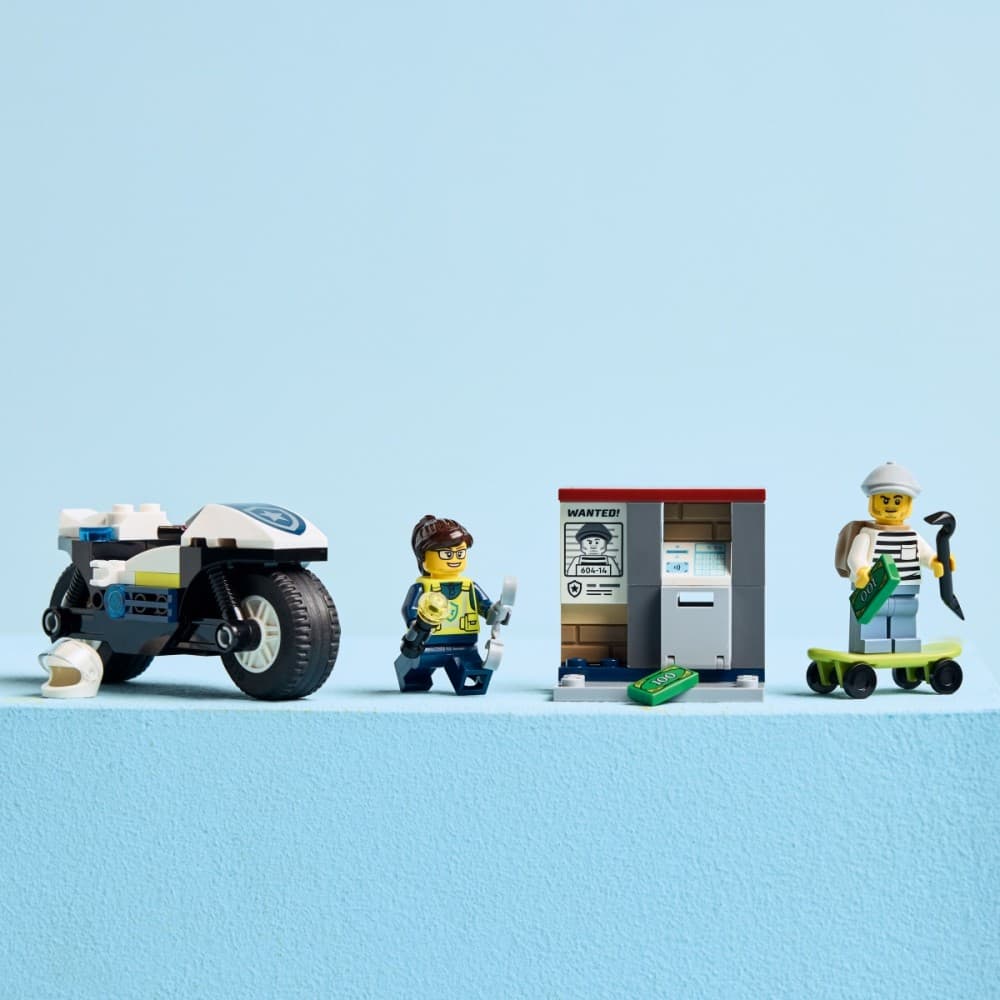LEGO CITY Policijski lov na motorju 6