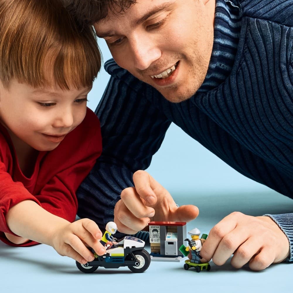 LEGO CITY Policijski lov na motorju 7