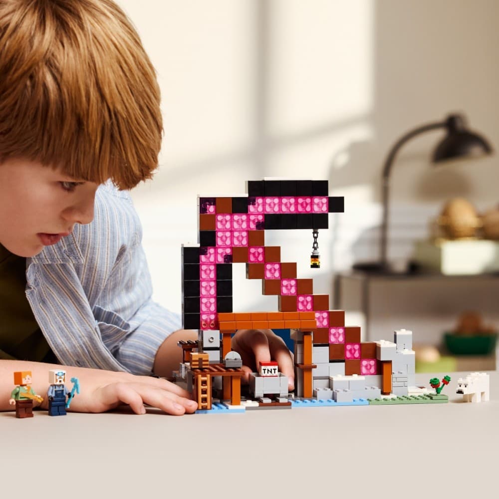 LEGO MINECRAFT 21277 Rudnik s ključi 7