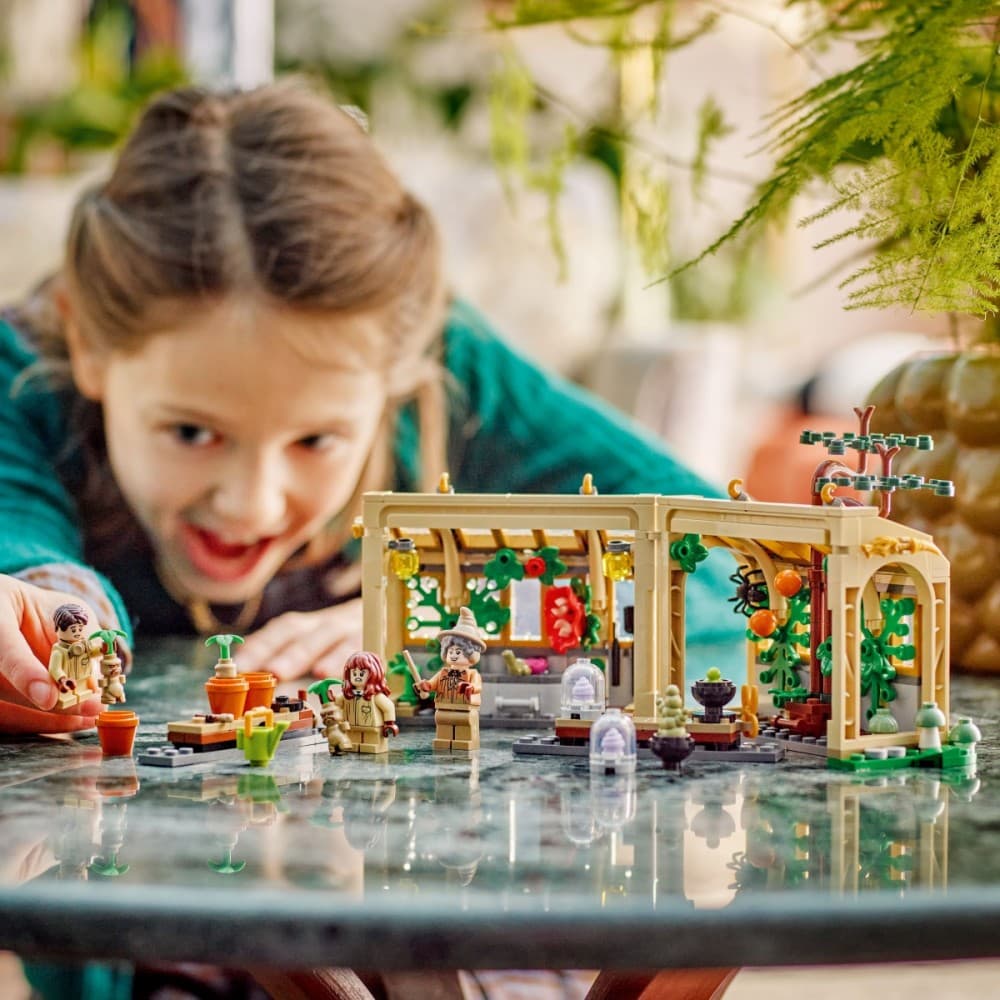 LEGO Harry Potter Grad Hogwarts: Učna Ura Rastlinstva 76445 7