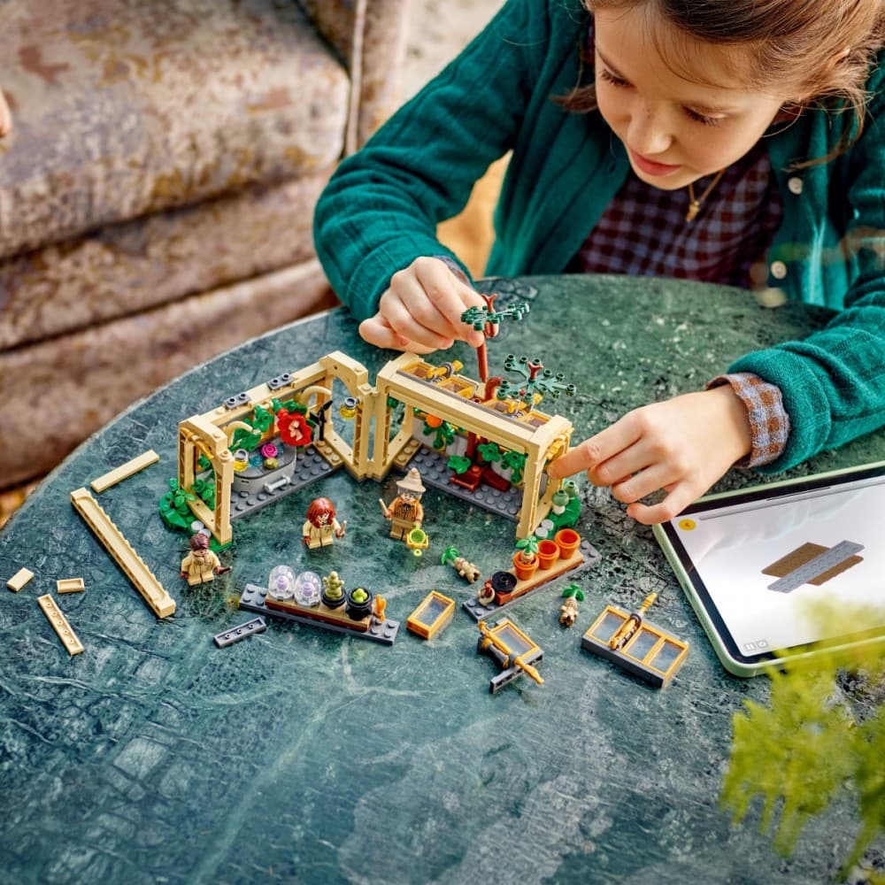 LEGO Harry Potter Grad Hogwarts: Učna Ura Rastlinstva 76445 8