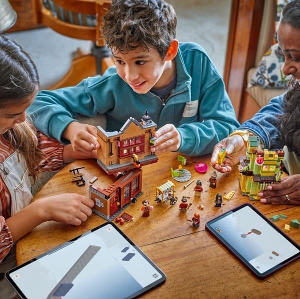 LEGO Harry Potter Ulica Škotska: Oprema Quidditcha in Lado 76452 5