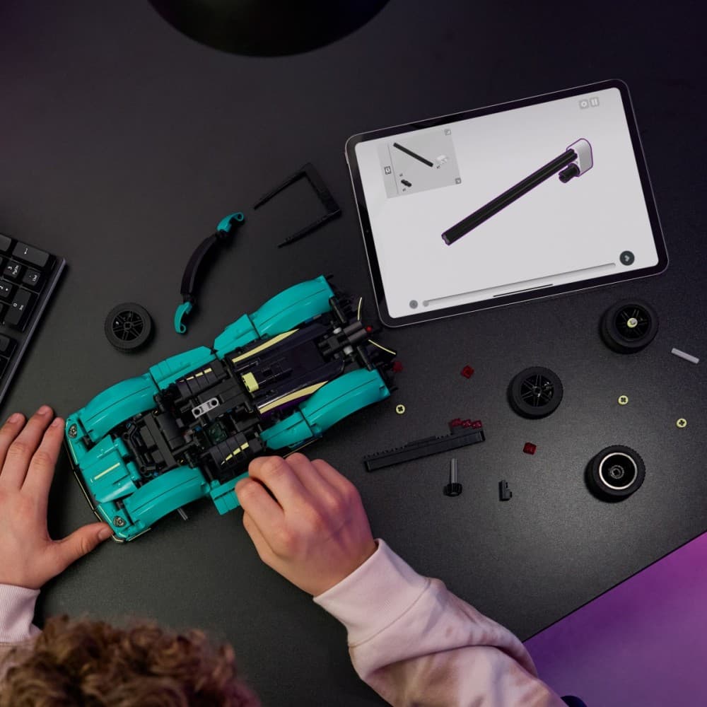 LEGO Technic Aston Martin Valkyrie AMR 42208 - Model avtomobila 6