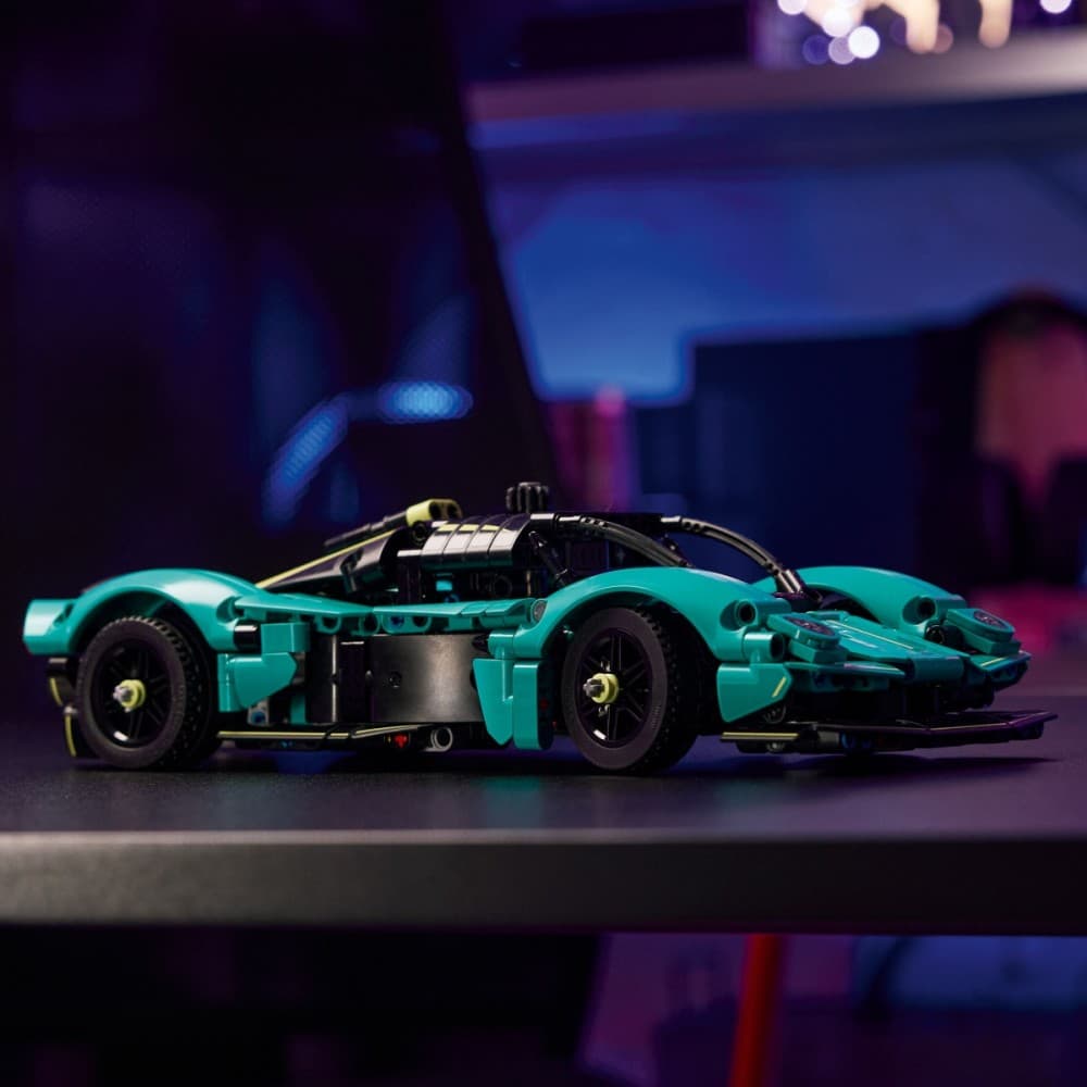 LEGO Technic Aston Martin Valkyrie AMR 42208 - Model avtomobila 8