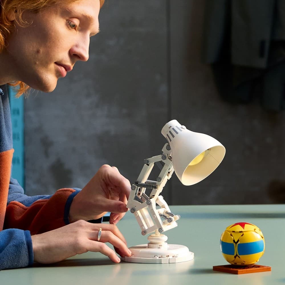 LEGO Ideas Disney Pixar Luxo Jr. 21357 - Zbirateljski model 7