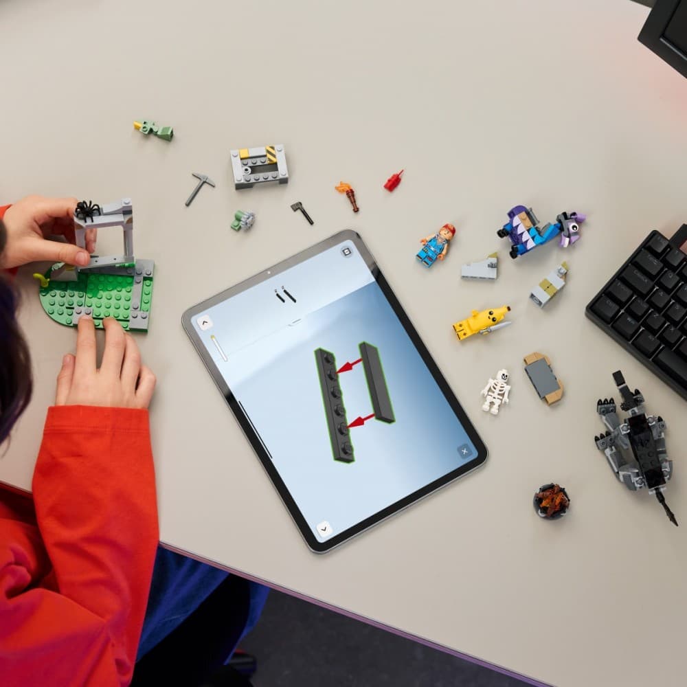 LEGO Fortnite Skórka & Iskra ter Tabor 7