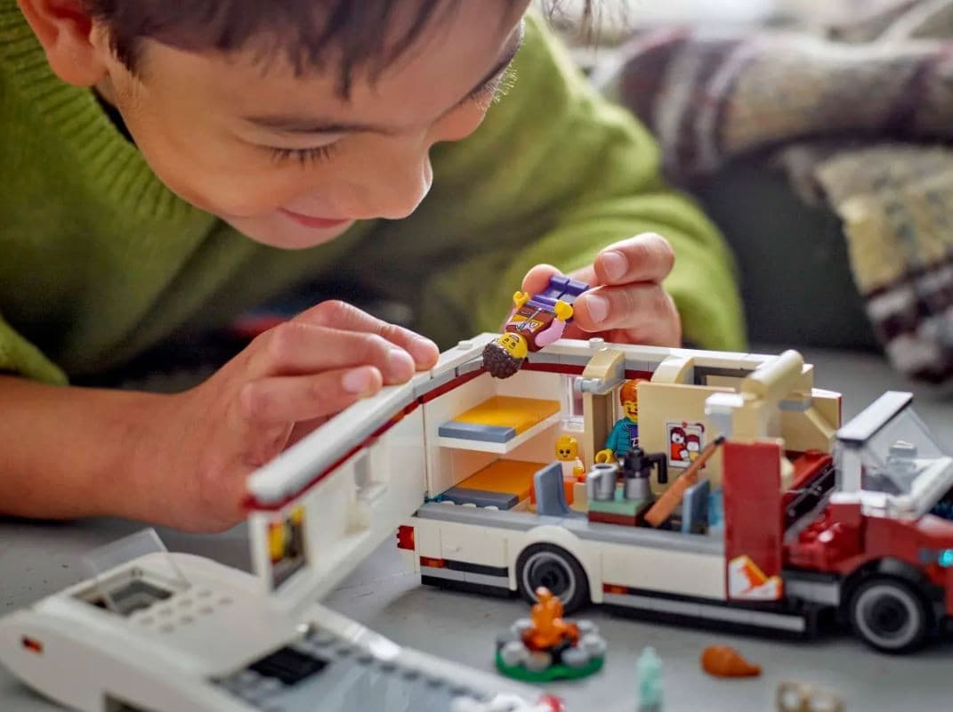 LEGO City 60454: Kamper s prikolico za pustolovščine 5