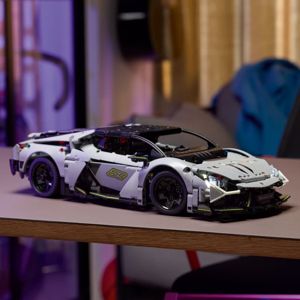 LEGO Technic Lamborghini Revuelto (42214) 7