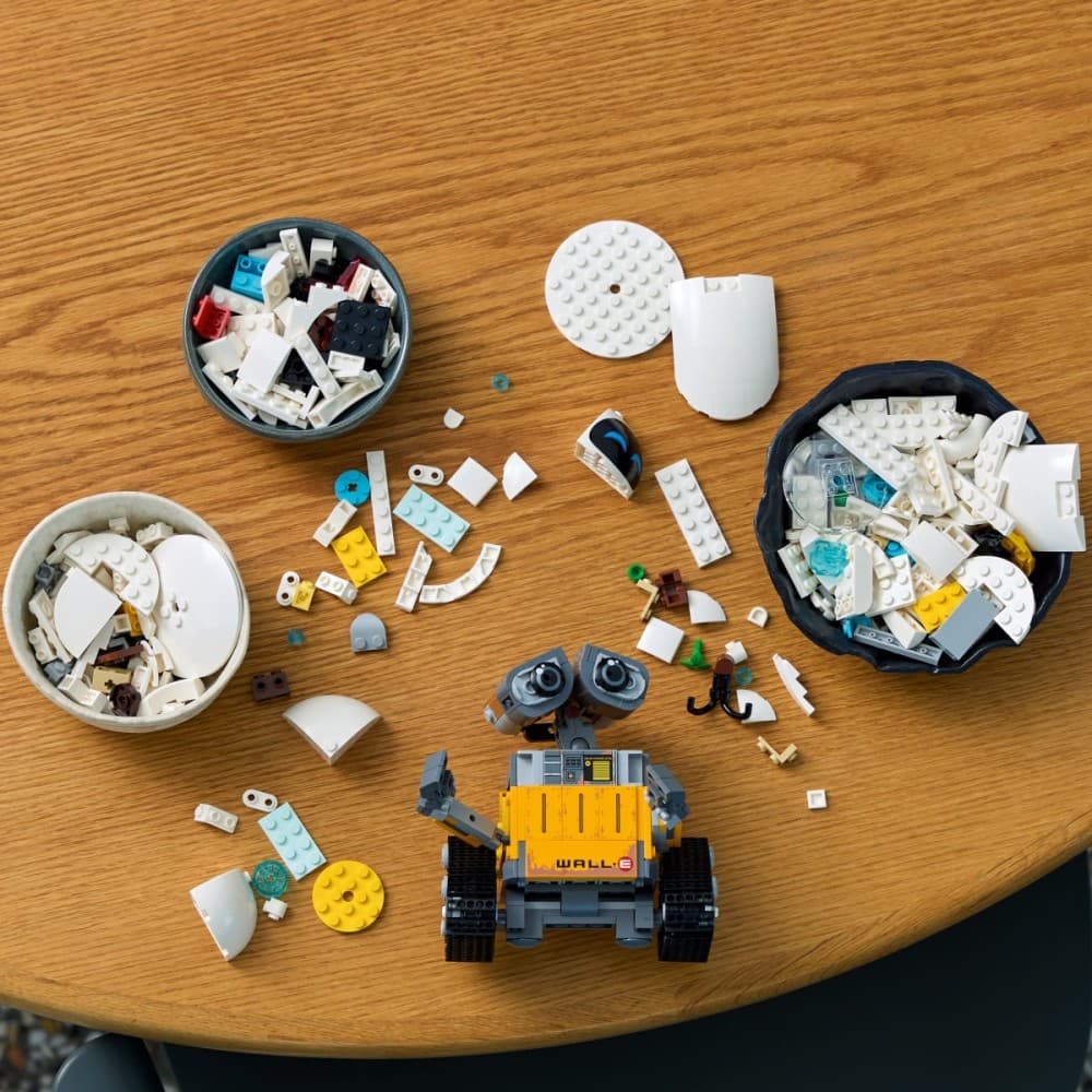 LEGO Disney Pixar WALL-E & EVE 43279 - komplet za odrasle 5