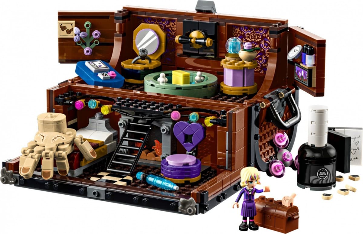 LEGO Wednesday Addams: Roka v kovčku 76785, 828 kosov 4