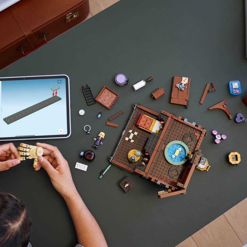 LEGO Wednesday Addams: Roka v kovčku 76785, 828 kosov 8