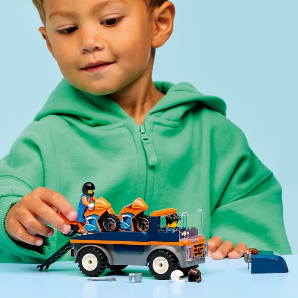 LEGO City 60491 Tovornjak za motorje 4