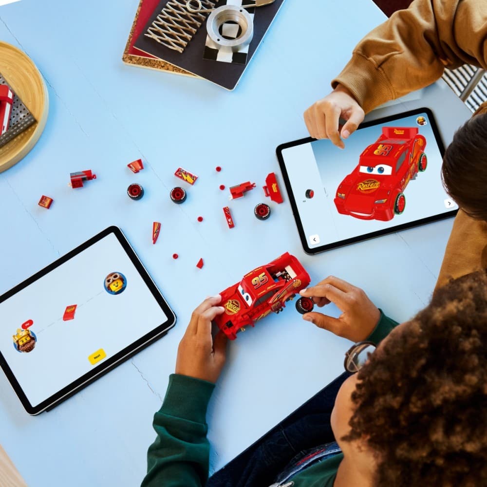 LEGO Speed Champions 77255 Lightning McQueen: Replika ikoničnega avtomobila 6