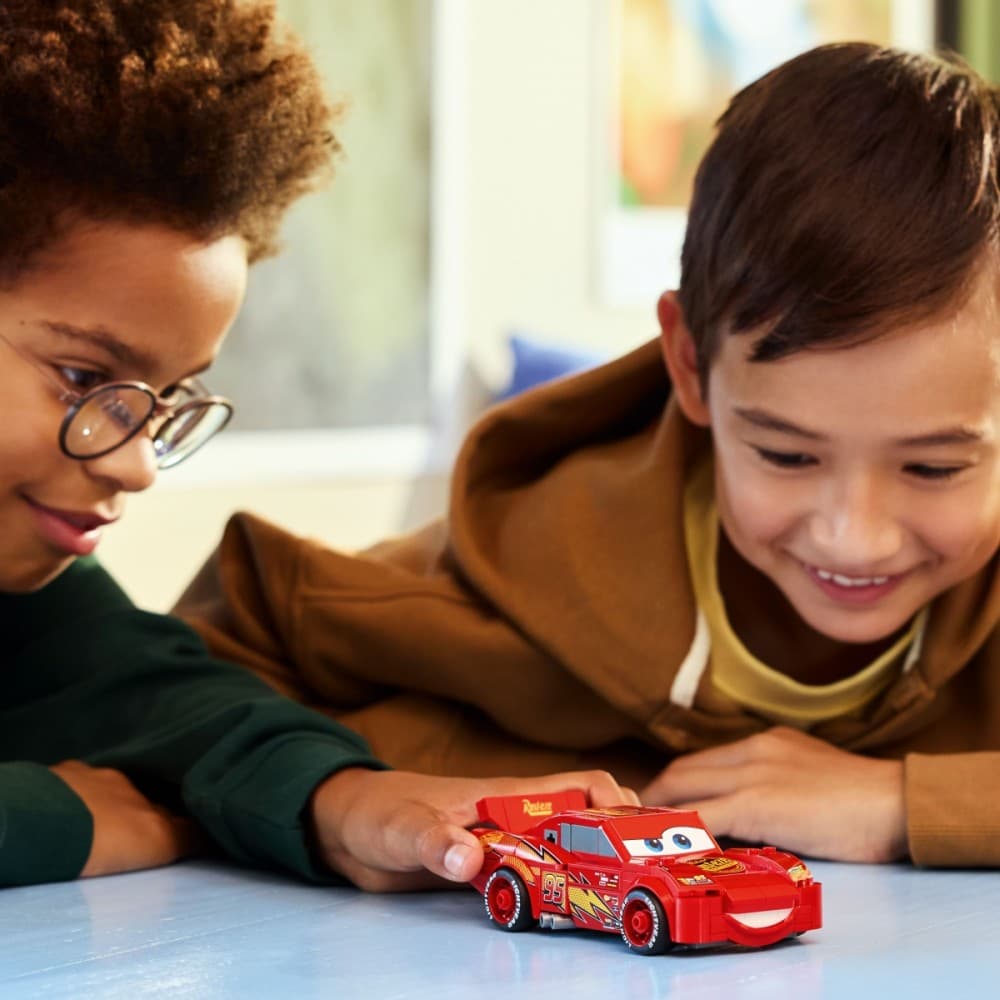 LEGO Speed Champions 77255 Lightning McQueen: Replika ikoničnega avtomobila 7