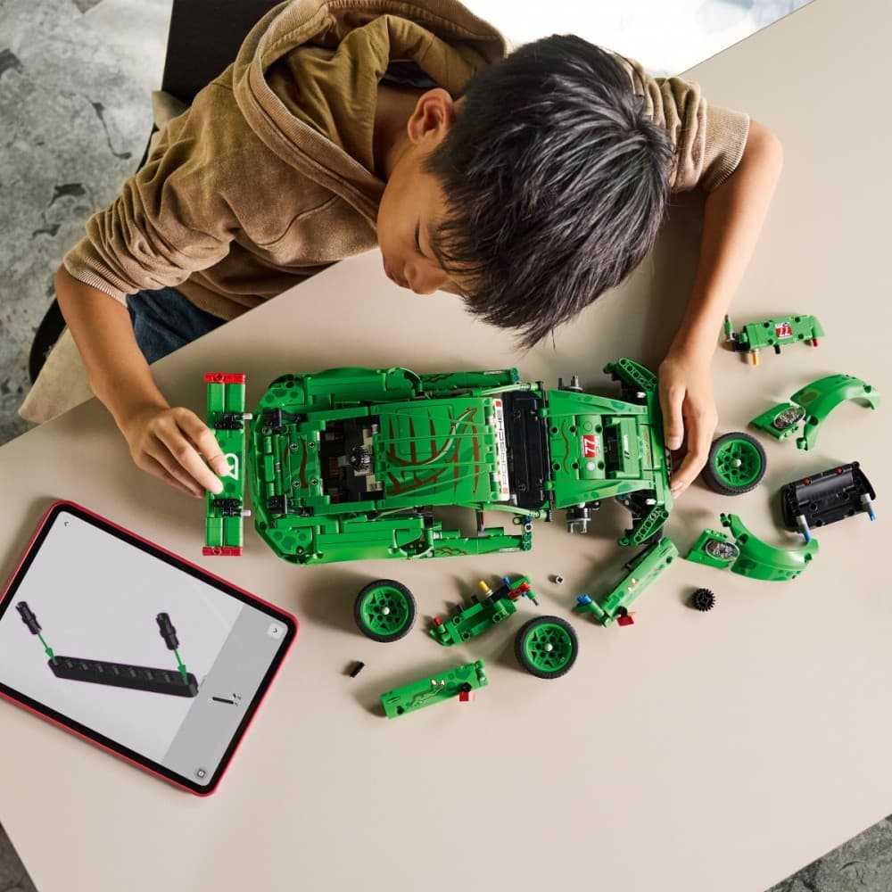 LEGO Technic Porsche 911 GT3 R REXY AO Racing 42224 2