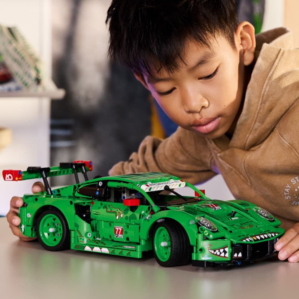 LEGO Technic Porsche 911 GT3 R REXY AO Racing 42224 3