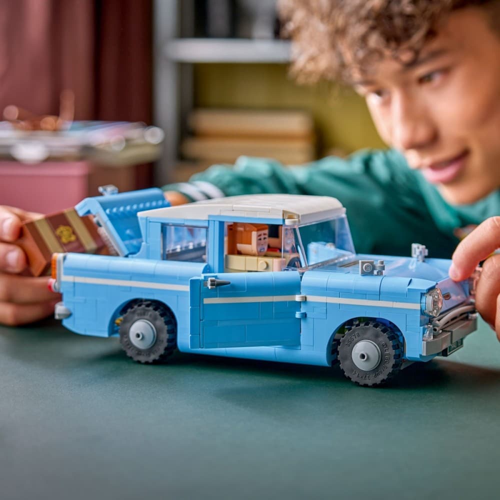 LEGO Harry Potter Letači Ford Anglia 76470 6