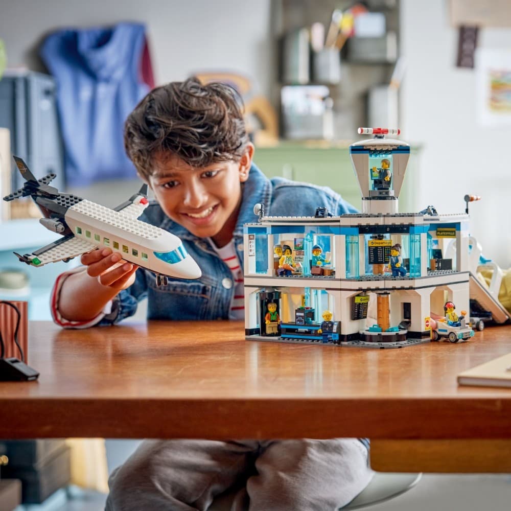 LEGO City - Letališče s potniškim letalom (60502) 3