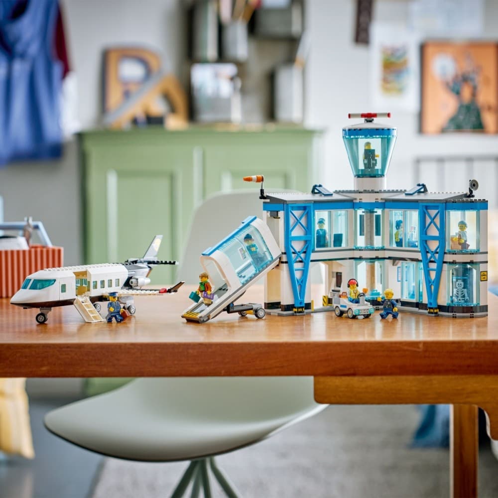 LEGO City - Letališče s potniškim letalom (60502) 4