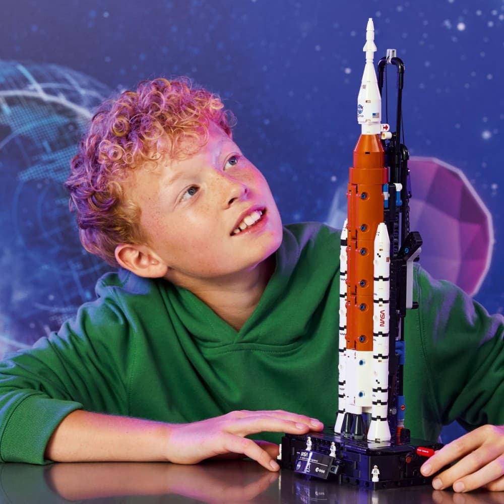 LEGO Technic - NASA Artemis RVS Raketa (42221) 4