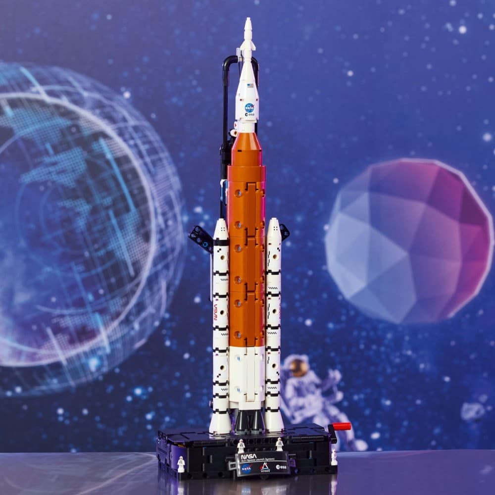 LEGO Technic - NASA Artemis RVS Raketa (42221) 5