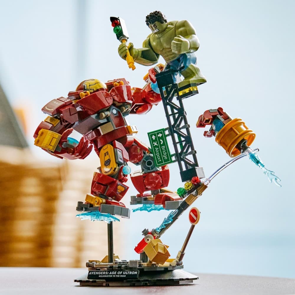 LEGO Super Heroes 76343: Epical Battle: Hulkbuster vs. Hulk 5