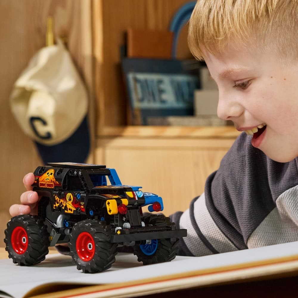 LEGO Technic 42219 Monster Jam Grave Digger Ogenj & Led 4